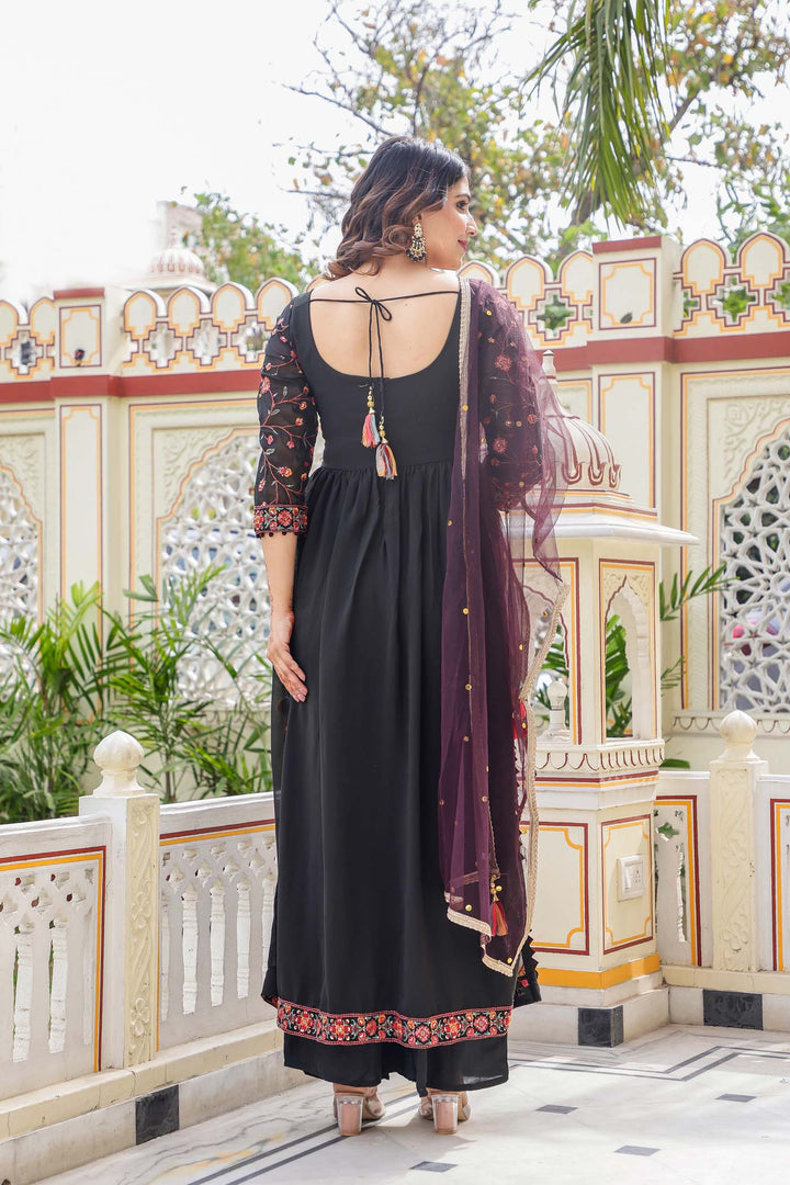 Black Naira Cut Kurta Set.