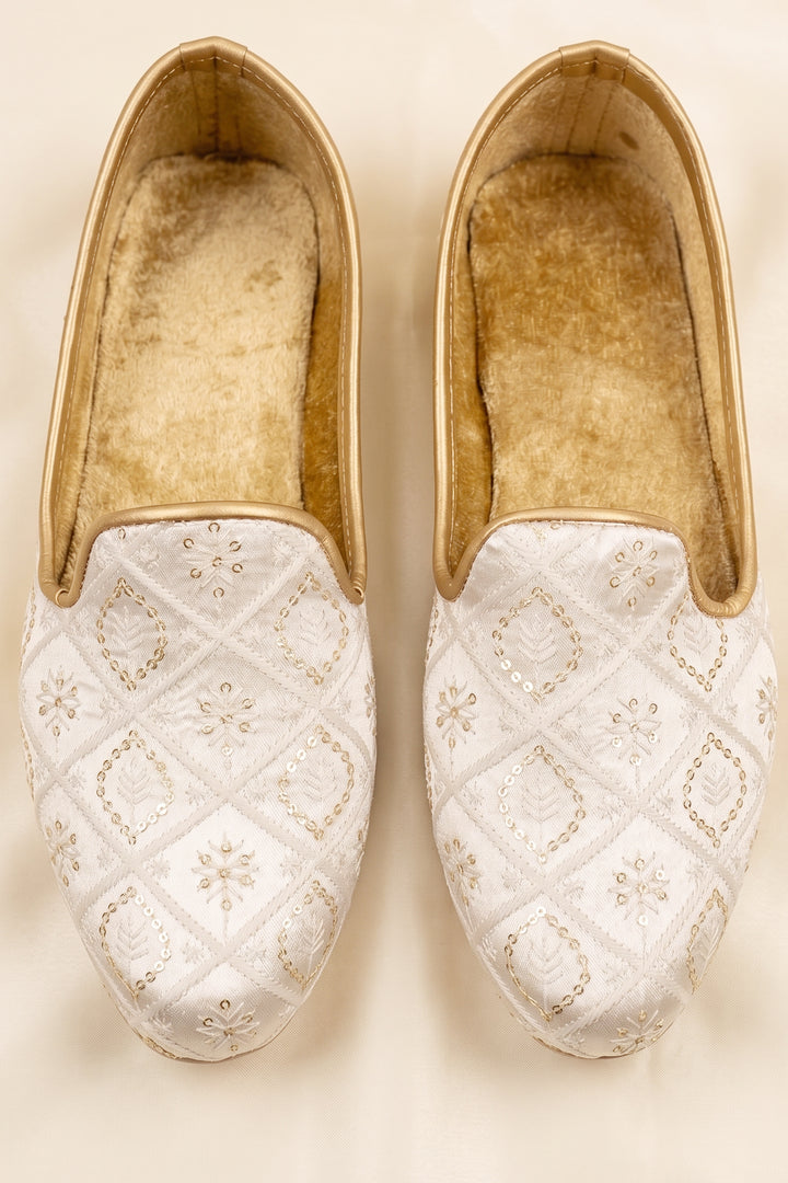 White Lucknowi Embroidery Mens Mojdi Shoes.