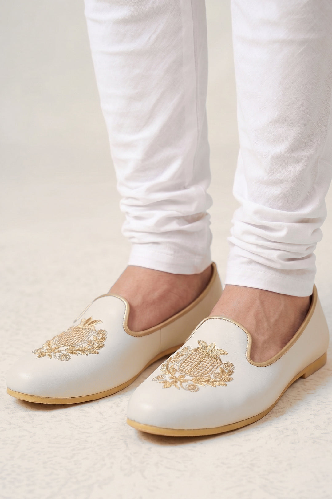 White Embroidery Mens Mojdi Shoes.