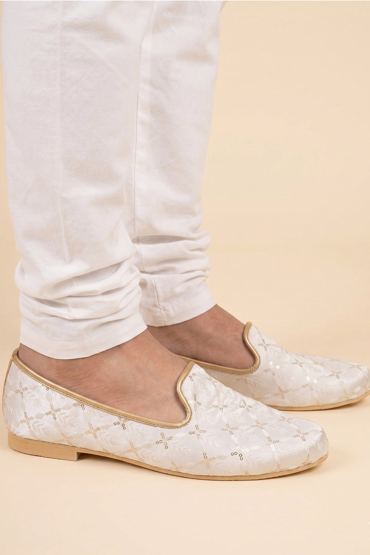 Ivory Lucknowi Embroidery Mens Mojdi Shoes.