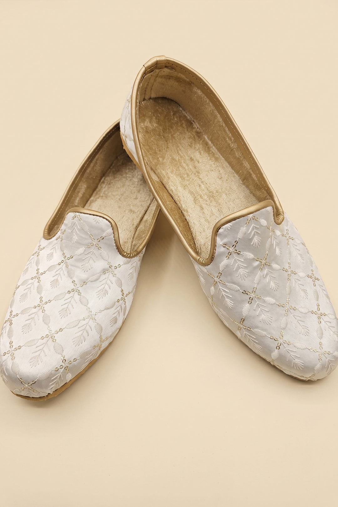 Ivory Lucknowi Embroidery Mens Mojdi Shoes.