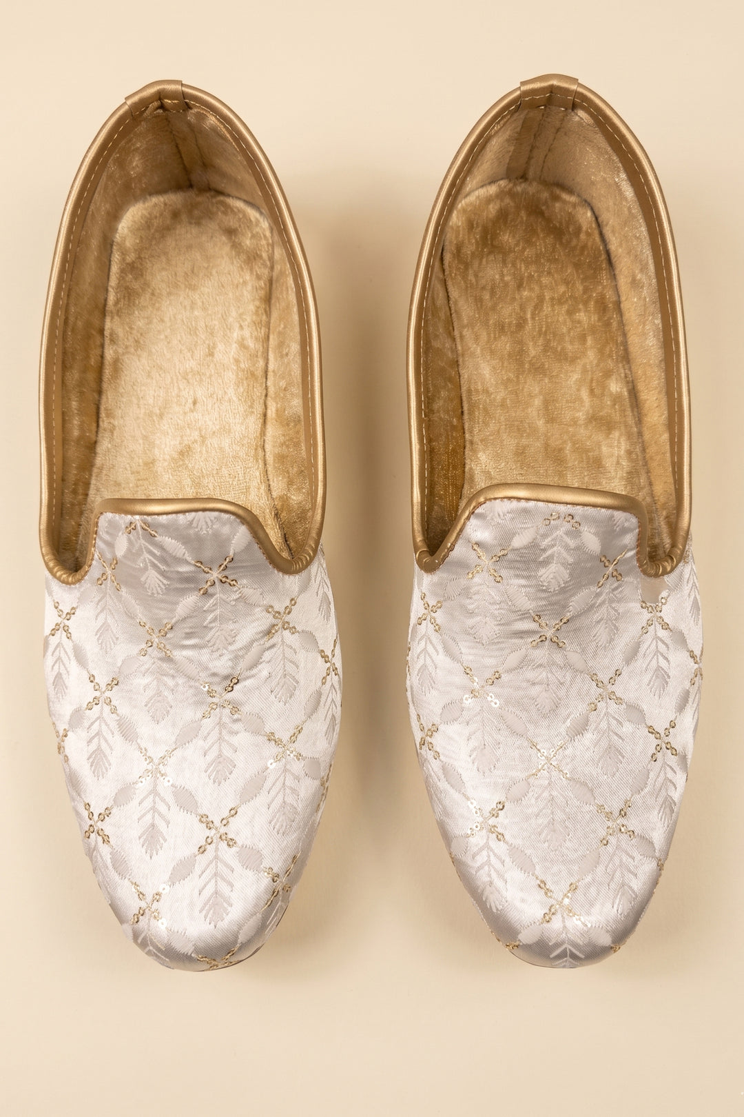 Ivory Lucknowi Embroidery Mens Mojdi Shoes.