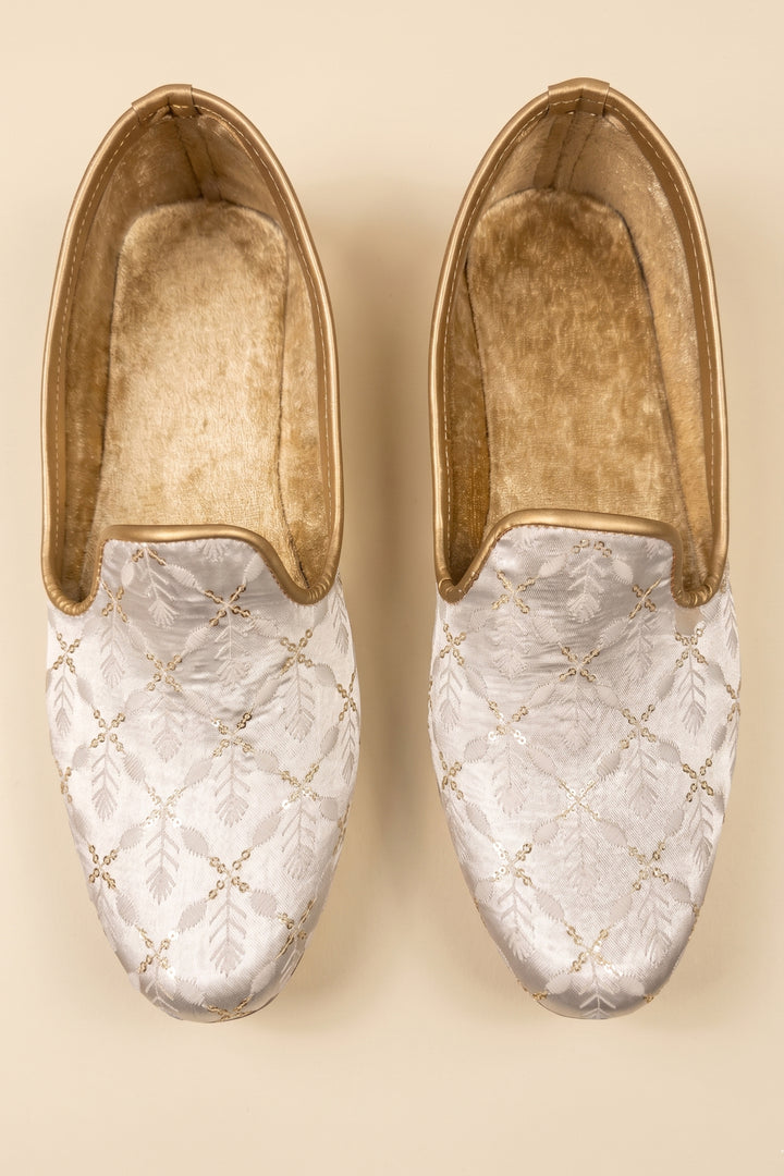 Ivory Lucknowi Embroidery Mens Mojdi Shoes.