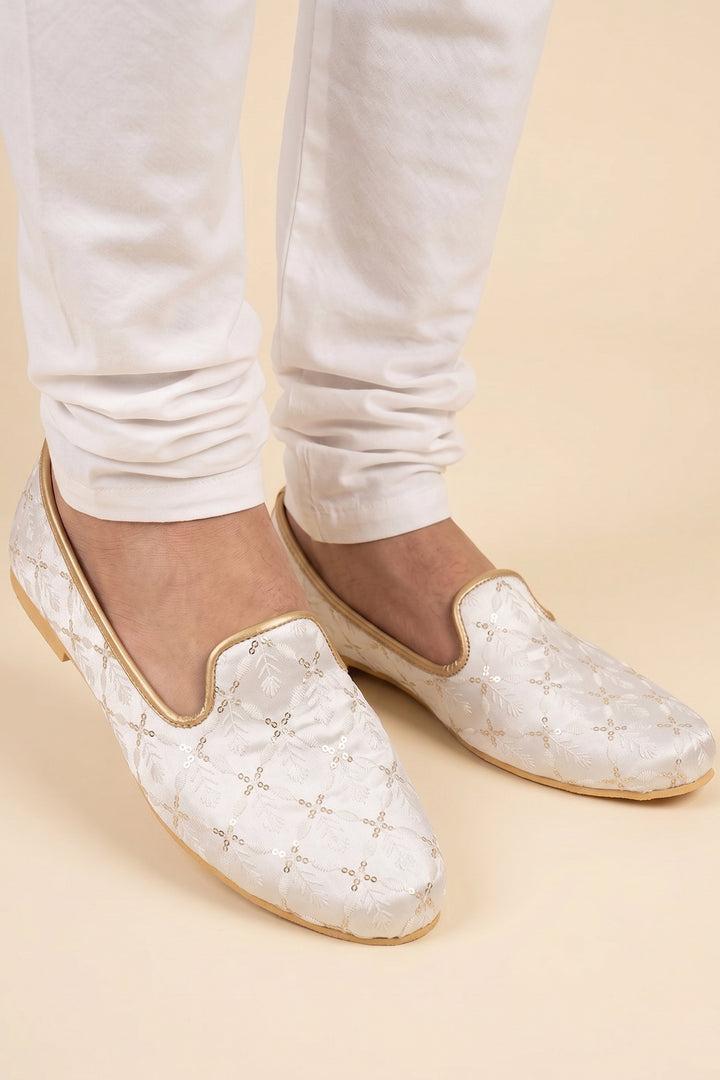 Ivory Lucknowi Embroidery Mens Mojdi Shoes.