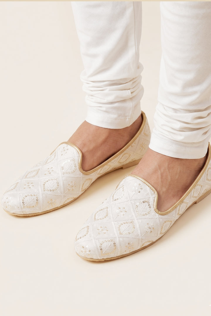 White Lucknowi Embroidery Mens Mojdi Shoes.